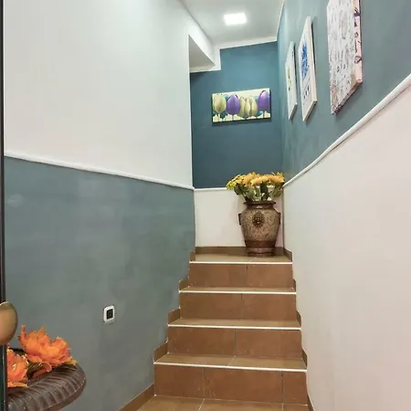 Little House * Neapel